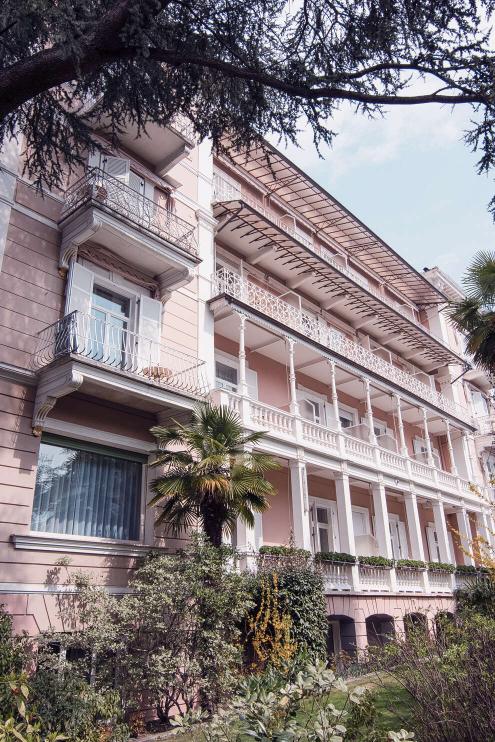 Mountains, villas and palms. The world of Adria. Mountains, villas and palms. The world of Adria.