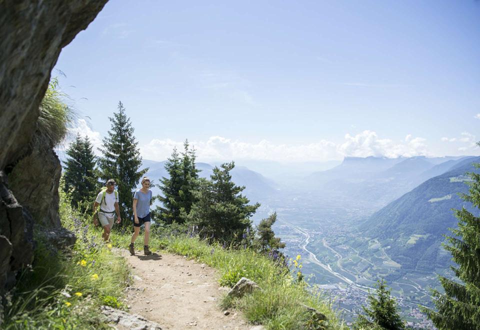 Genießen Sie atemberaubende Aussichten beim Wanderurlaub in Meran - Südtirol Genießen Sie atemberaubende Aussichten beim Wanderurlaub in Meran - Südtirol