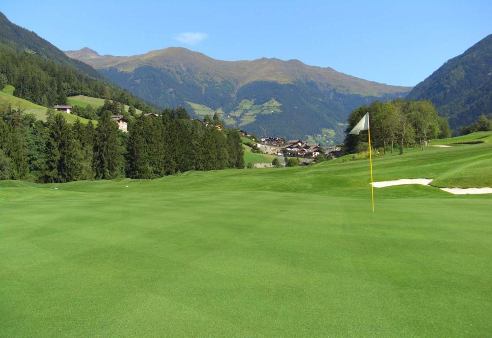 Golfhotel in Südtirol - Entdecken Sie die zahlreichen Golfplätze in unmittelbarer Nähe des Hotels Golfhotel in Südtirol - Entdecken Sie die zahlreichen Golfplätze in unmittelbarer Nähe des Hotels